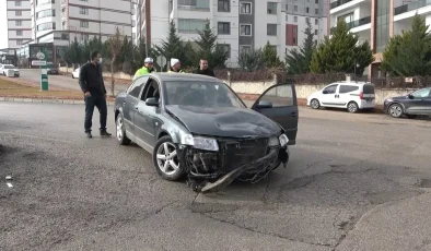 Elazığ’da feci kaza! Otomobil ile motosiklet çarpıştı: Yaralılar var