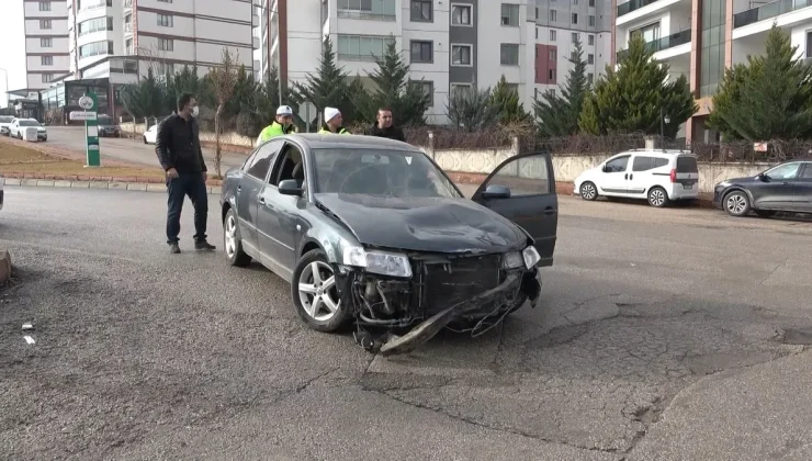 Elazığ’da feci kaza! Otomobil ile motosiklet çarpıştı: Yaralılar var