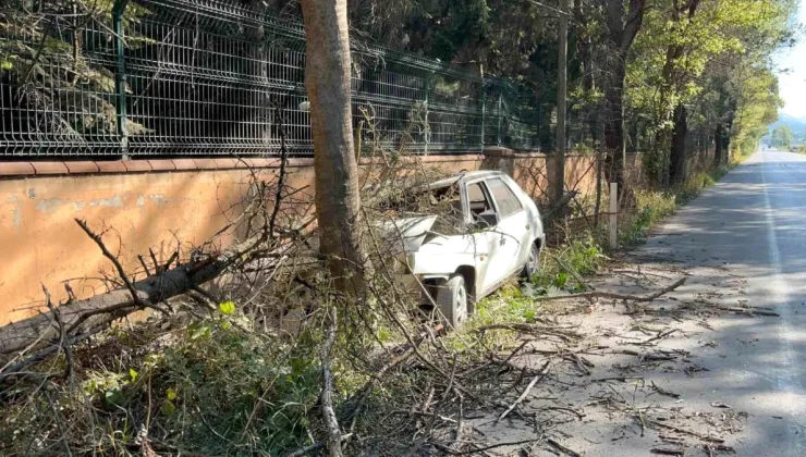 Bolu’da Kontrolden Çıkan Otomobilde Yangın Çıktı, Sürücü Yaralandı