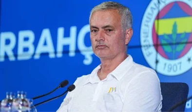 Jose Mourinho, Şampiyonlar Ligi hasreti 16 yıla çıkan Fenerbahçe’de bir ilki yaşadı