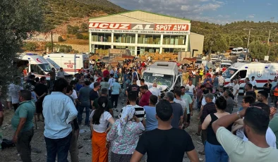 Muğla’da itfaiye arazözü ile minibüs çarpıştı: 15 yaralı