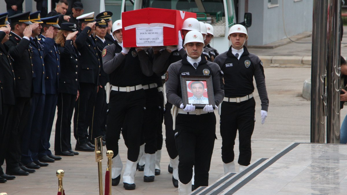 Adana’da şehit olan polis memuru Mustafa Akgül son yolculuğuna uğurlandı