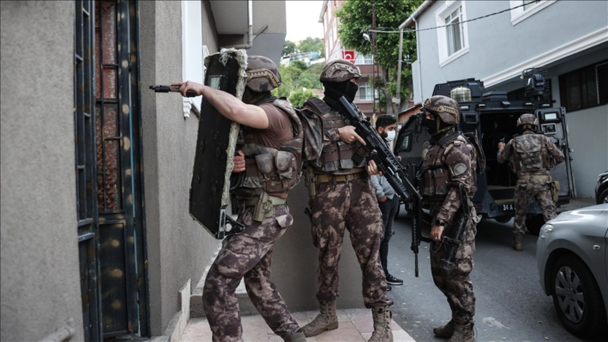 İzmir’de 41 terör örgütü PKK ve FETÖ şüphelisi yakalandı